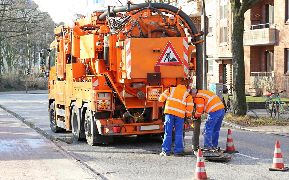 camion pompe egout Clichy